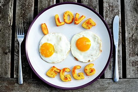 mangiare uova al mattino